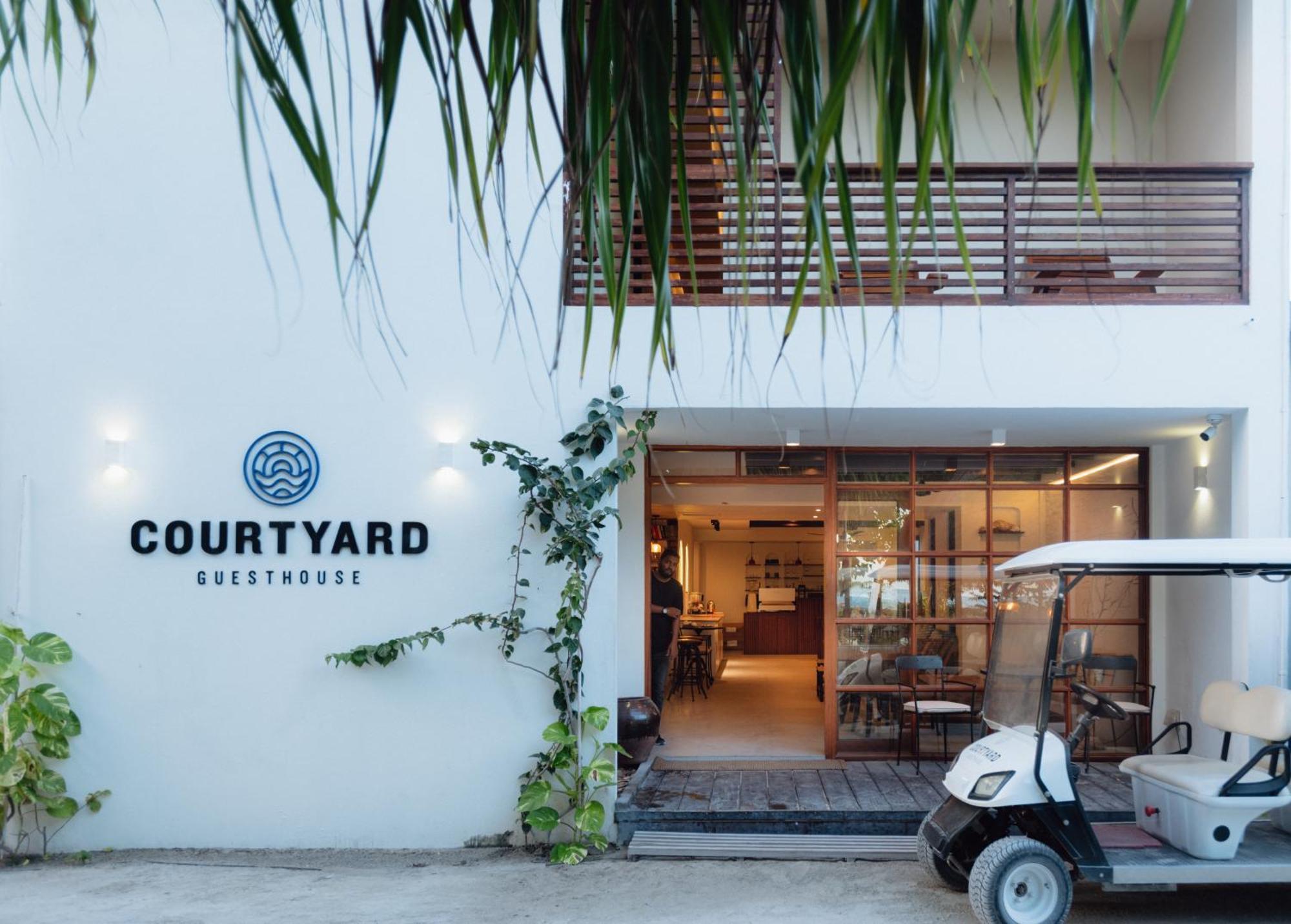 Hotel Courtyard